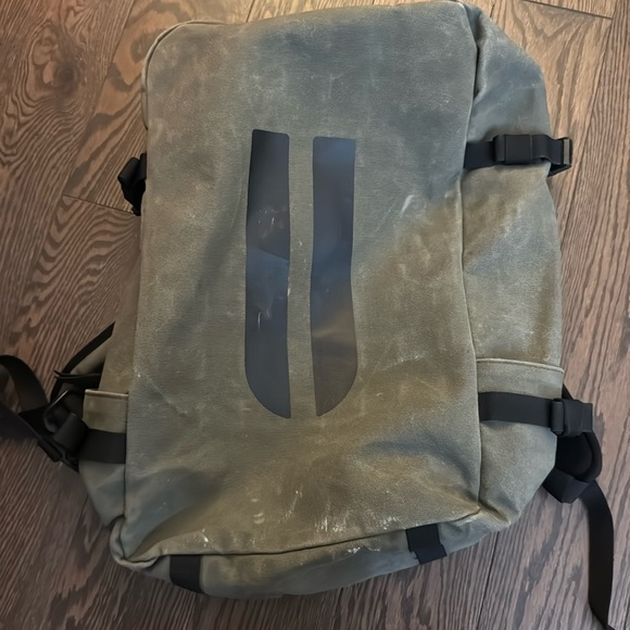 Nobull backpack in green. Slightly used, great condition. - Picture 1 of 3